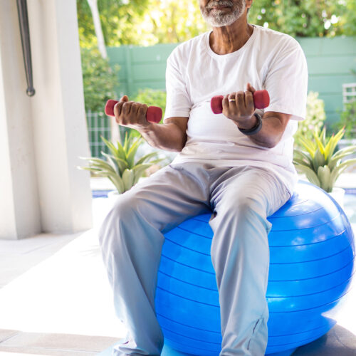 Portrait of senior couple lifting dumbbells